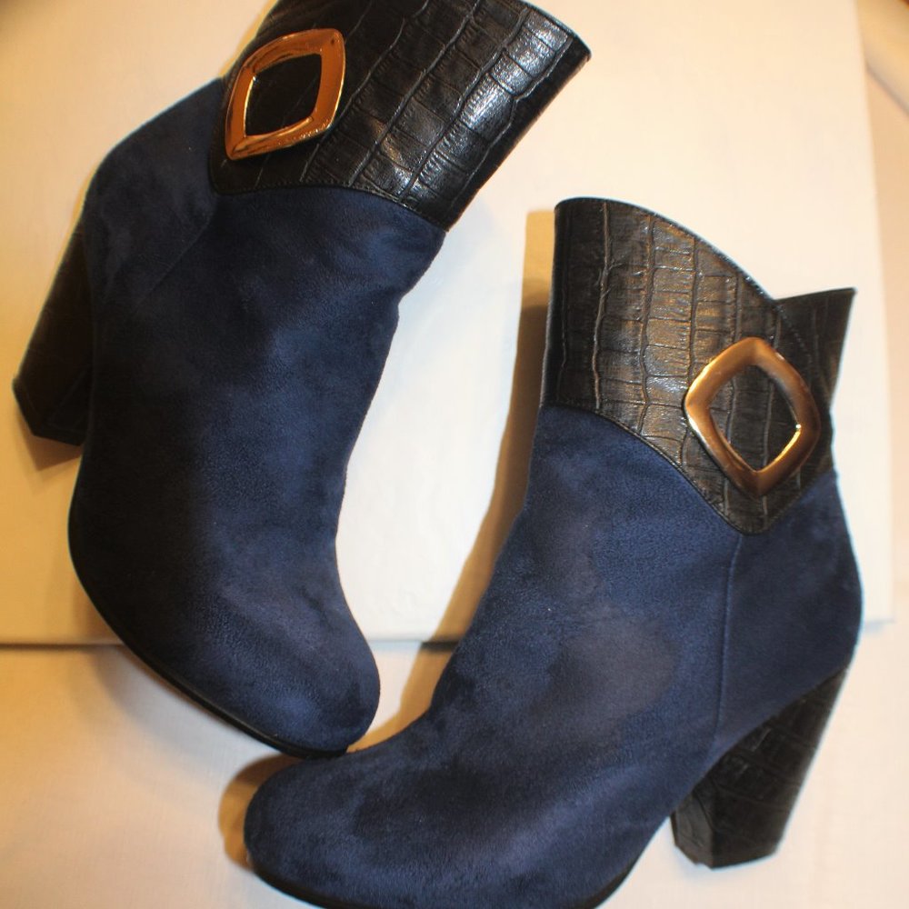 NAVY SUEDE BOOTS